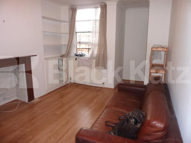 			2 MINUTES TO HYDE PARK, 2 Bedroom, 1 bath, 1 reception Flat			 Queensway, BAYSWATER
